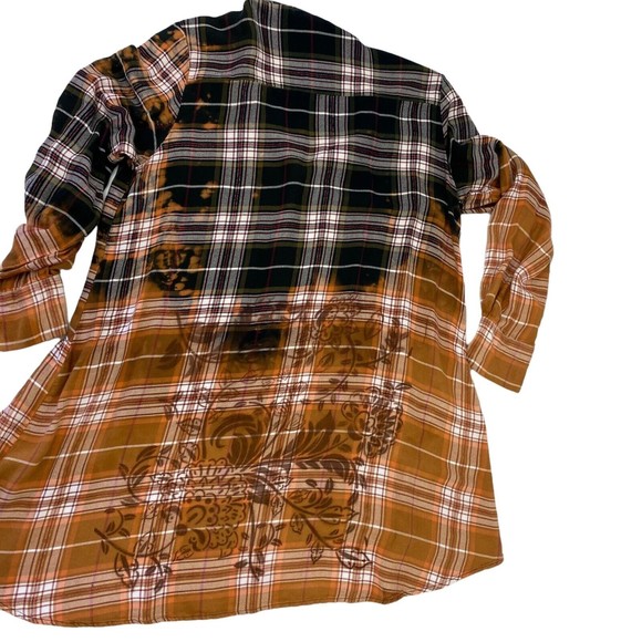 Peace & Pearls Womens Plaid Button Up Sz Large Upcycled Bleach Ombre Stencil - Picture 6 of 12